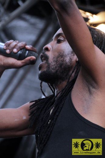 Nesbeth (Jam) with The House Of Riddim Band 21. Reggae Jam Festival - Bersenbrueck 25. Juli 2015 (11).JPG